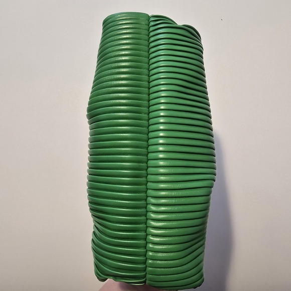 THEMOIRè Tia Plissa Bag - Picture 7 of 8